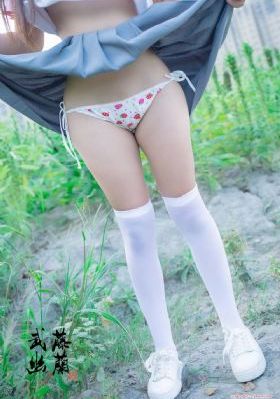 欧美明星军绿色外套街拍_720日韩电影在线